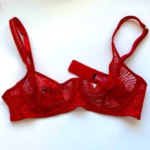 RED LACE UNDERWIRE BRA, PRETTYLITTLETHING SIZE 0